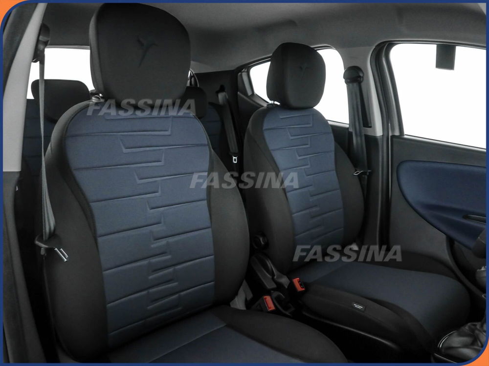 Lancia Ypsilon usata a Milano (13)