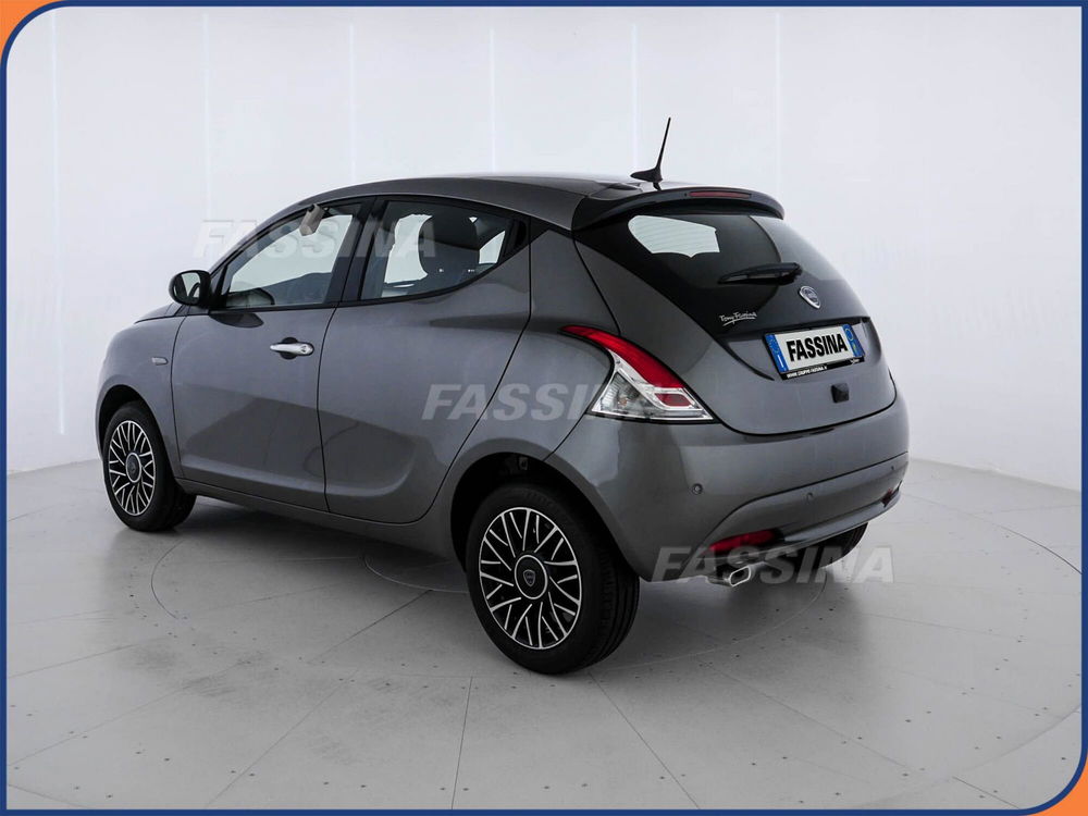 Lancia Ypsilon usata a Milano (4)