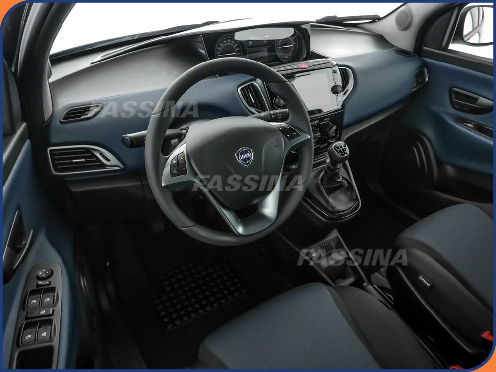 Lancia Ypsilon usata a Milano (9)