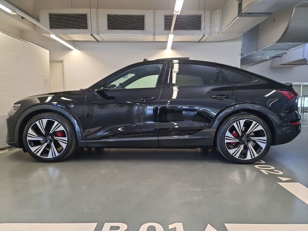 Audi Q8 Sportback nuova a Modena (3)