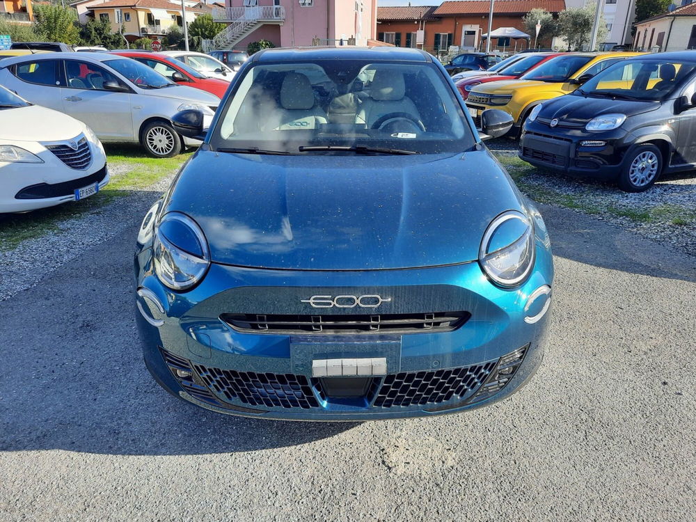 Fiat 600 nuova a La Spezia (3)