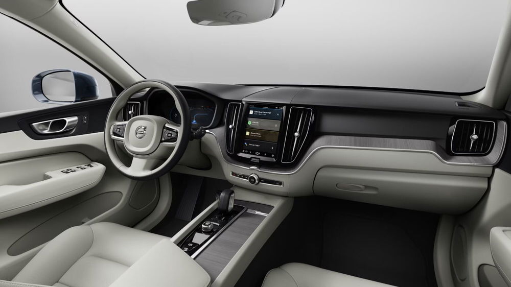 Volvo XC60 nuova a Como (5)