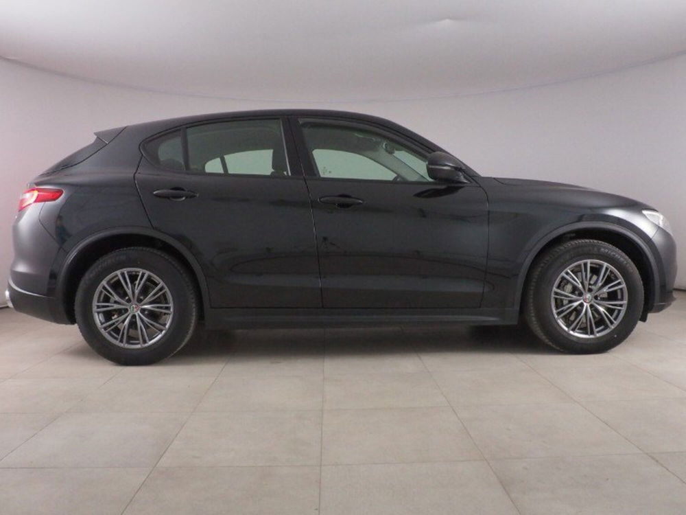 Alfa Romeo Stelvio usata a Palermo (13)