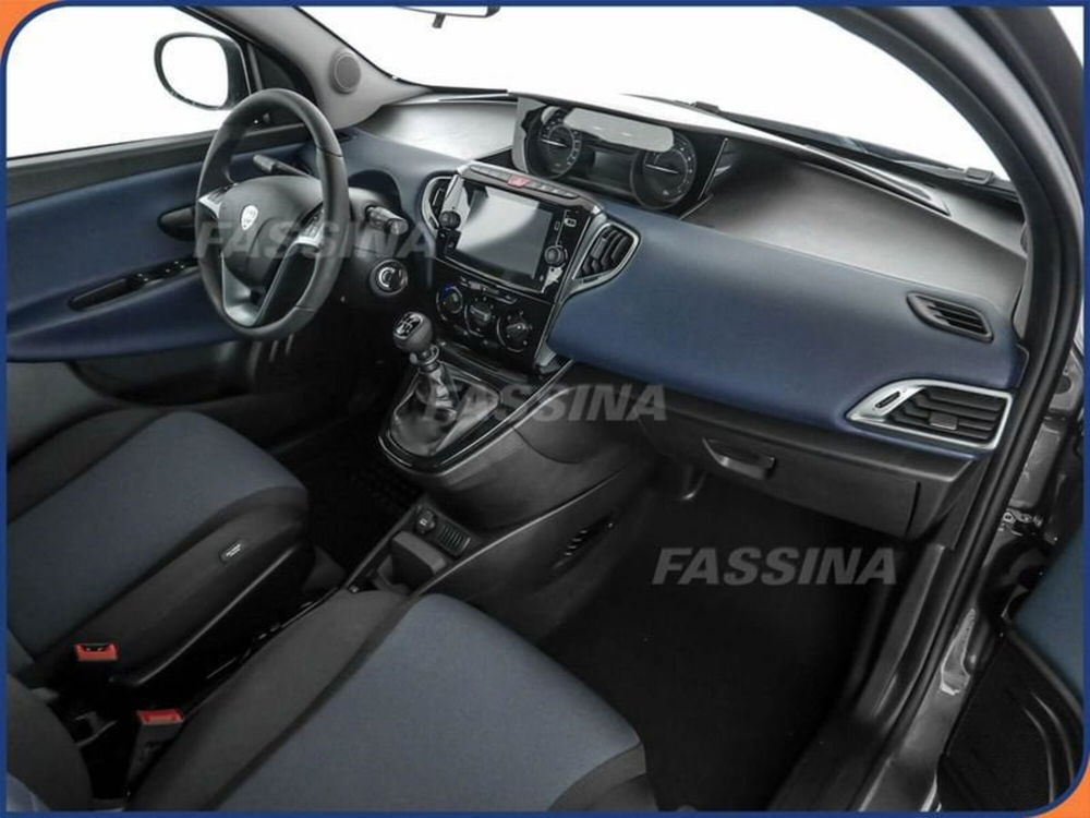 Lancia Ypsilon usata a Milano (14)