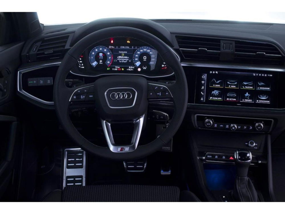 Audi Q3 Sportback nuova a Novara (4)