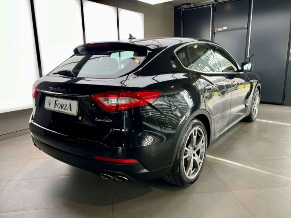 Maserati Levante usata a Torino (7)