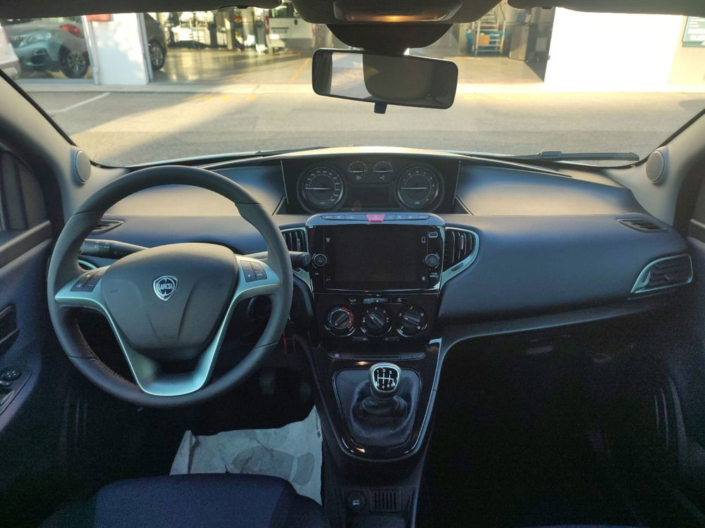 Lancia Ypsilon nuova a Modena (13)