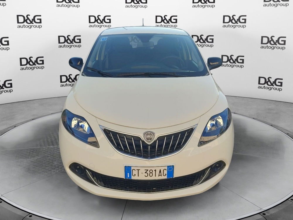 Lancia Ypsilon nuova a Modena (2)