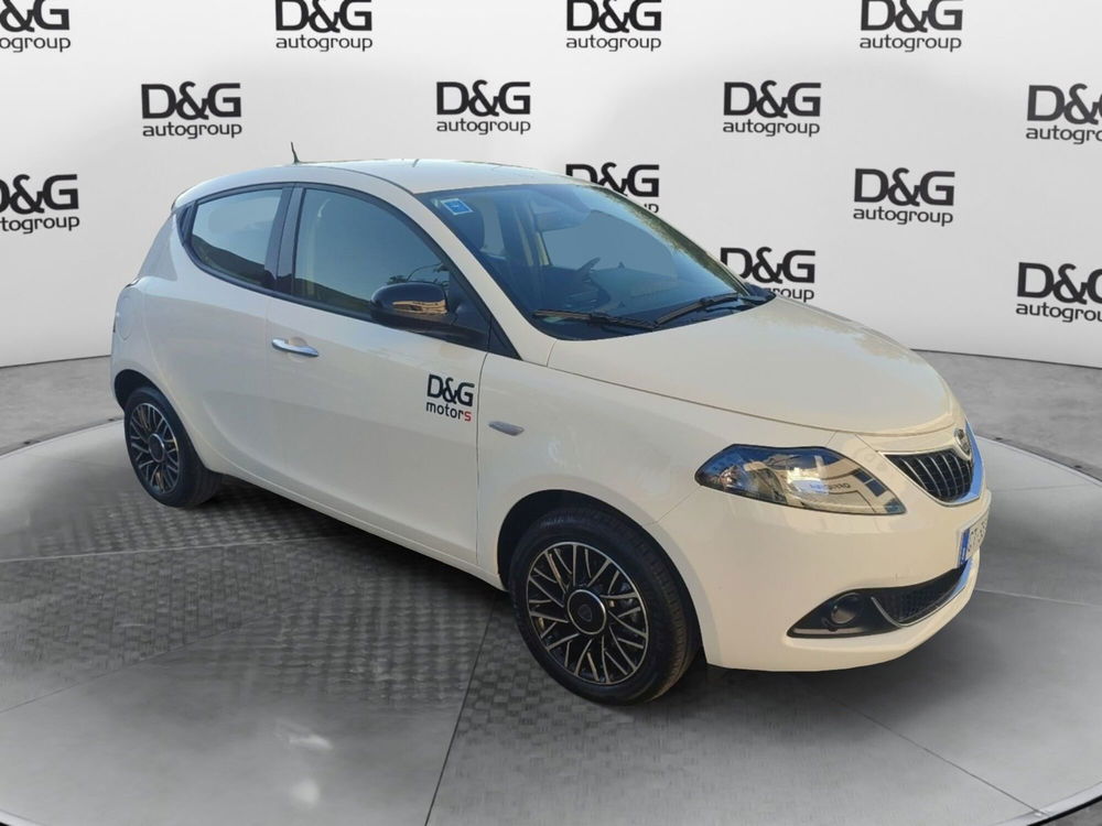 Lancia Ypsilon nuova a Modena (3)