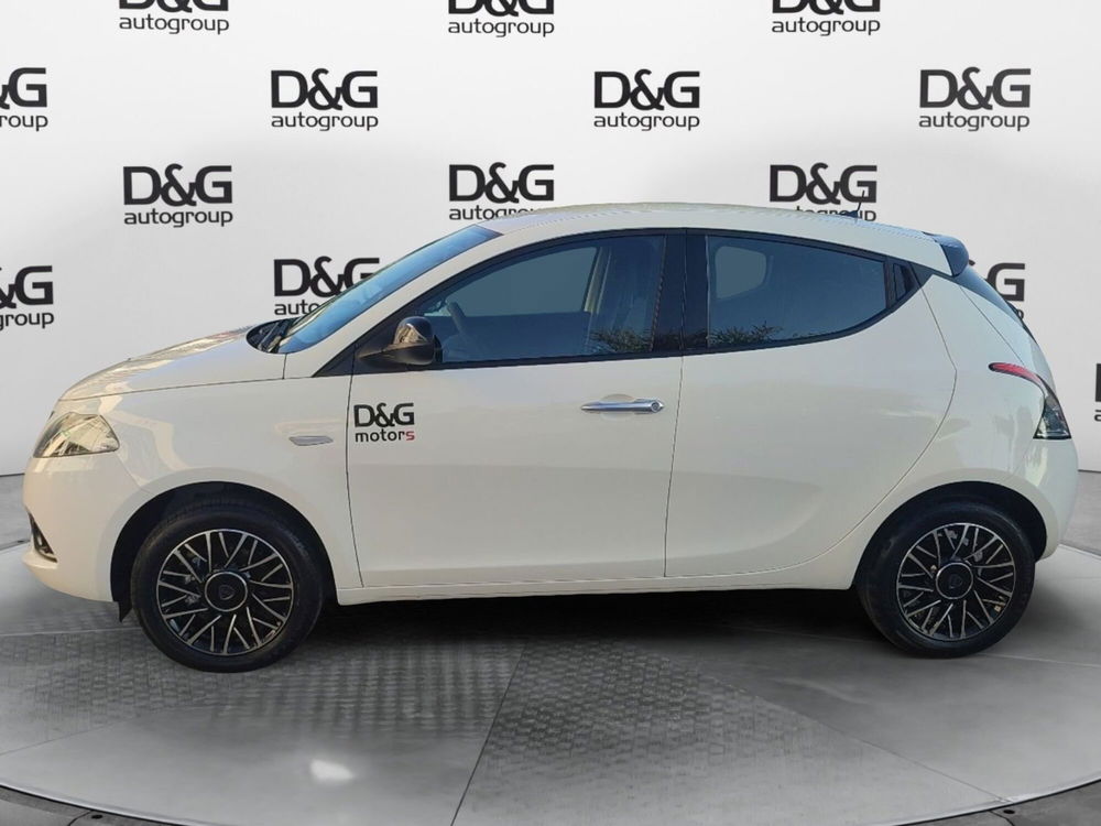 Lancia Ypsilon nuova a Modena (4)