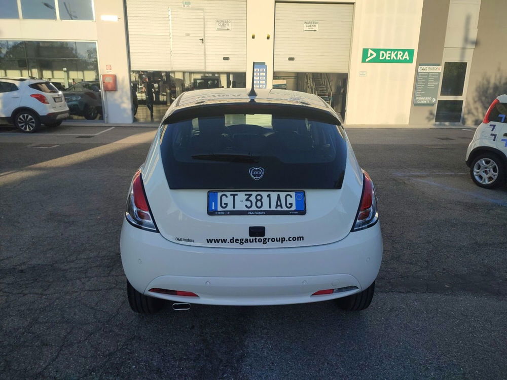 Lancia Ypsilon nuova a Modena (7)