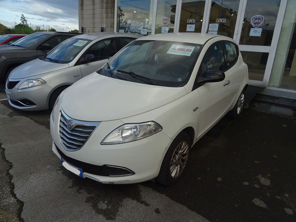 Lancia Ypsilon usata a Lucca