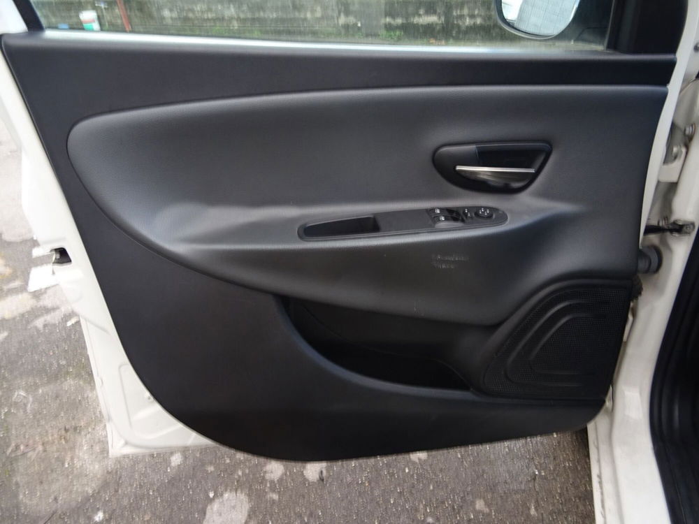 Lancia Ypsilon usata a Lucca (8)