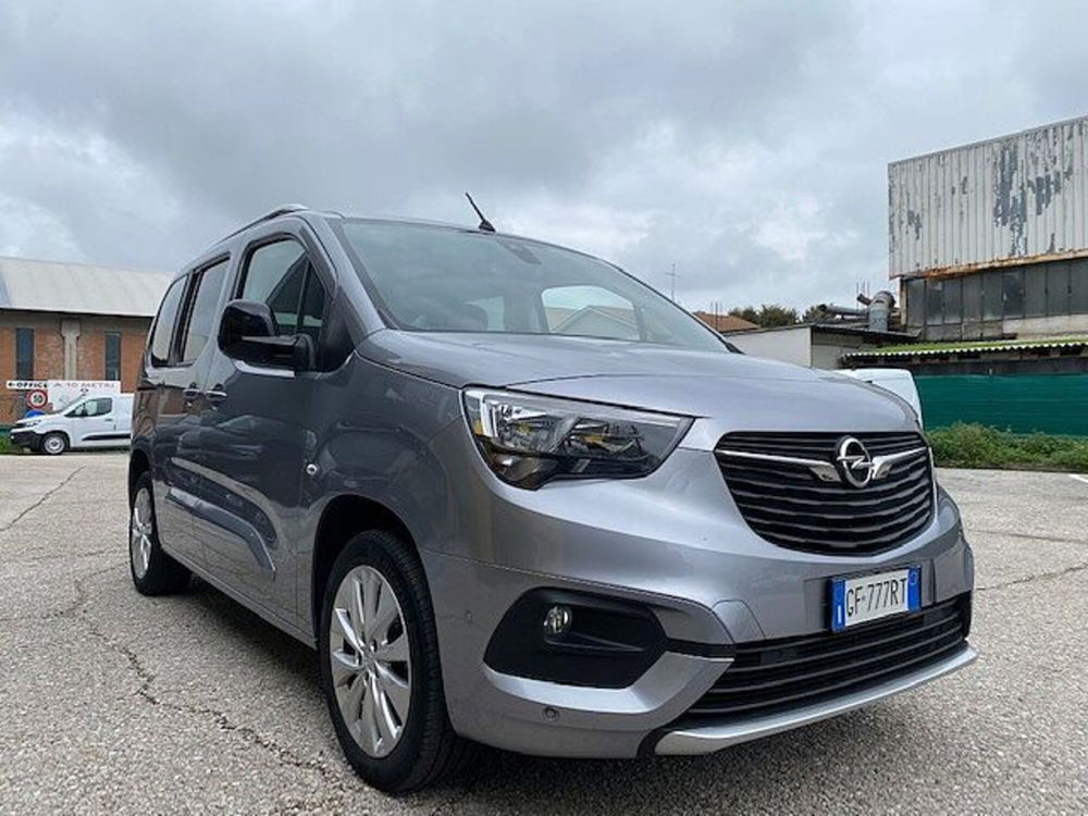 Opel Combo Life usata a Pesaro-Urbino (2)