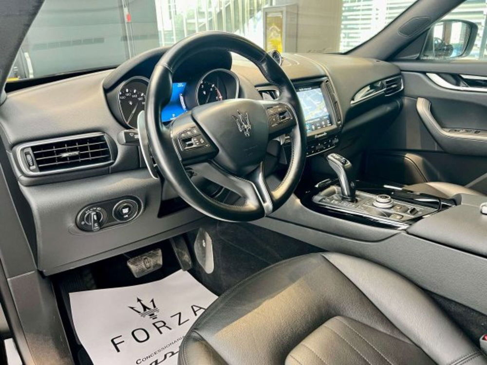 Maserati Levante usata a Torino (9)