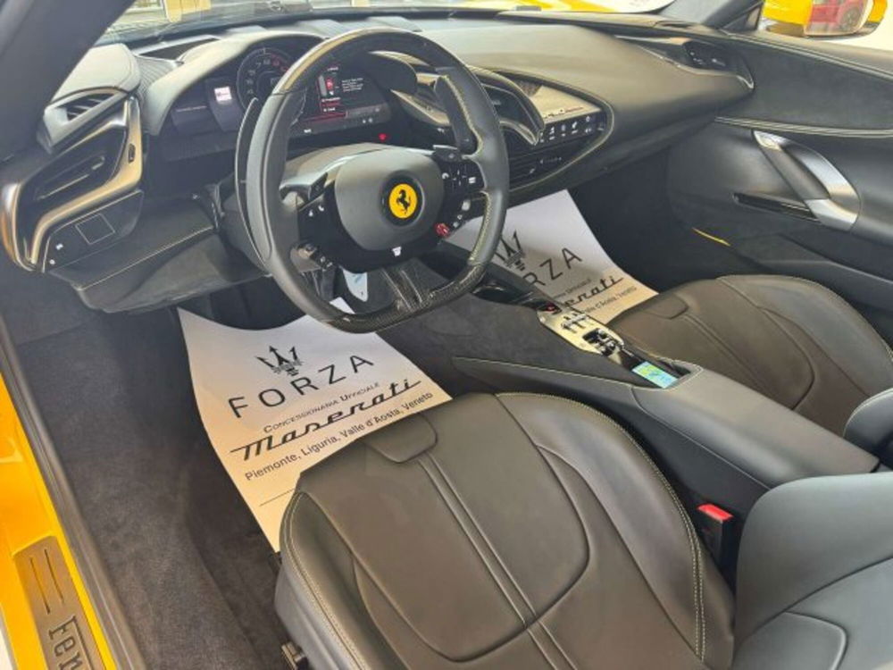 Ferrari SF90 Coupé nuova a Torino (10)