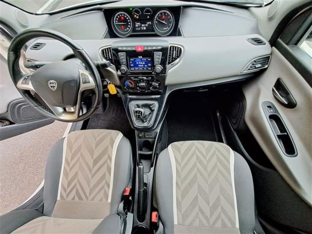 Lancia Ypsilon usata a Brescia (8)