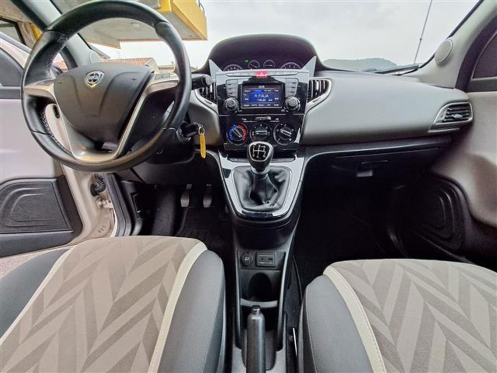 Lancia Ypsilon usata a Brescia (9)