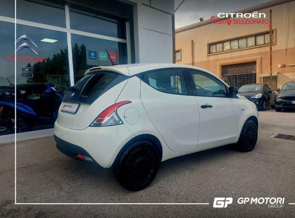 Lancia Ypsilon usata a Caserta (3)