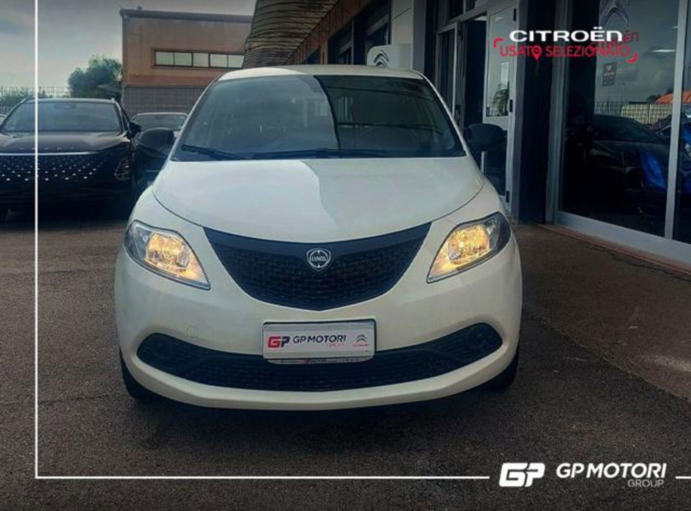 Lancia Ypsilon usata a Caserta (7)