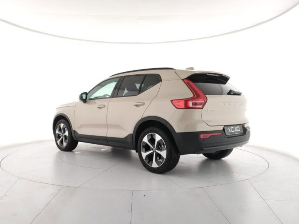 Volvo XC40 nuova a Modena (3)