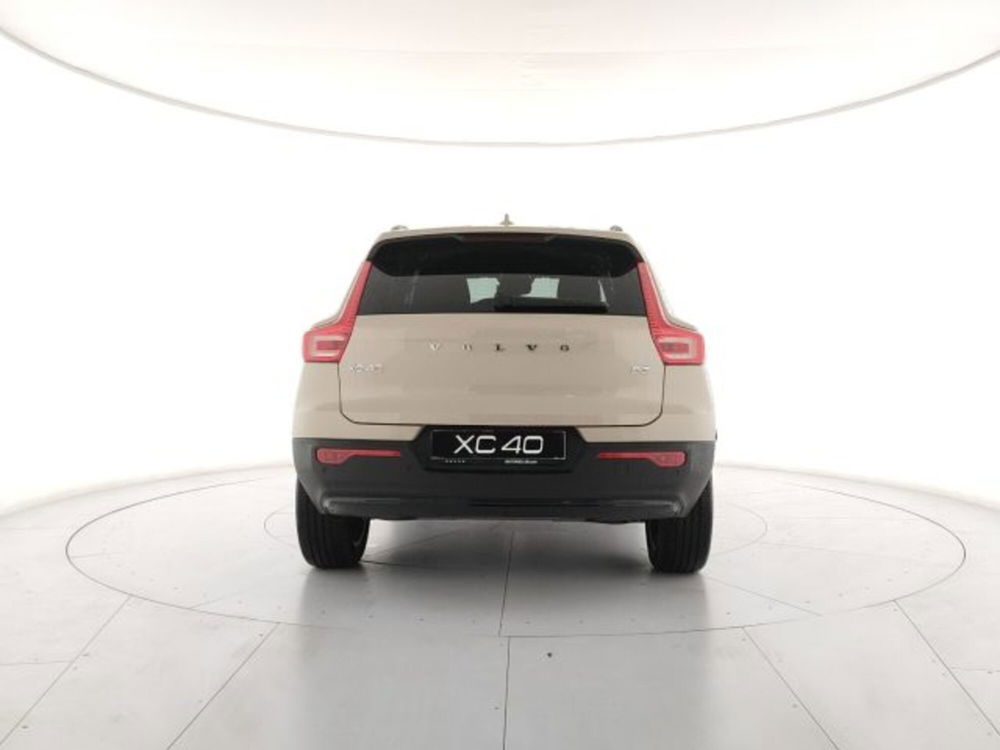 Volvo XC40 nuova a Modena (4)