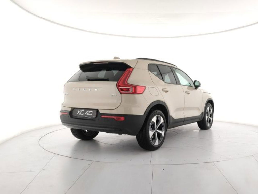 Volvo XC40 nuova a Modena (5)