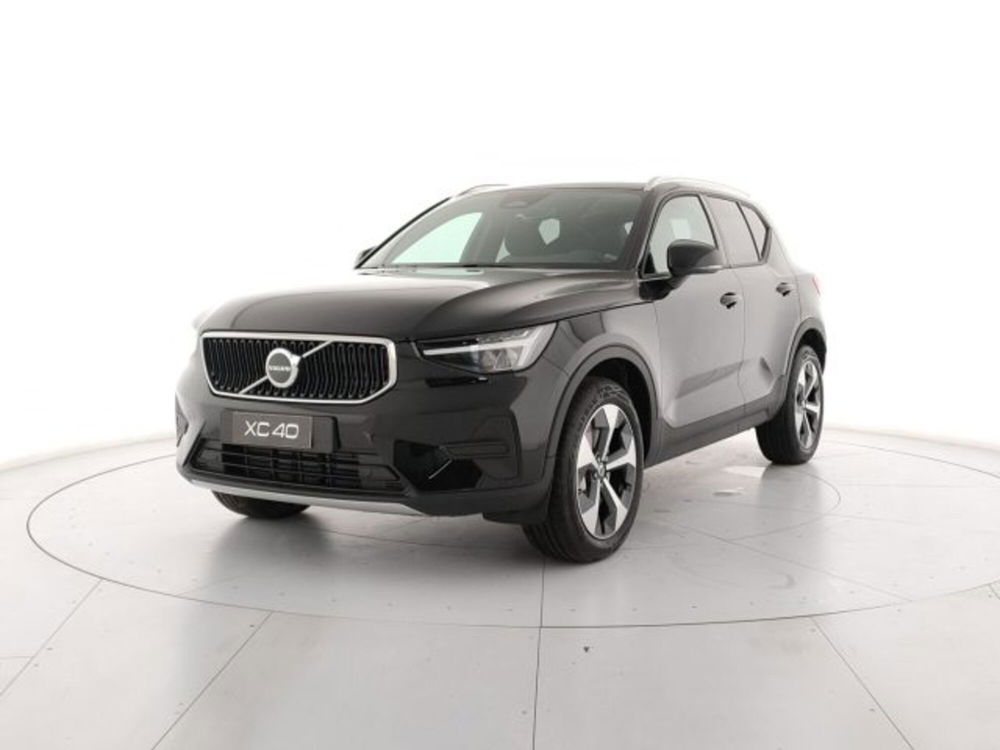 Volvo XC40 nuova a Modena (2)