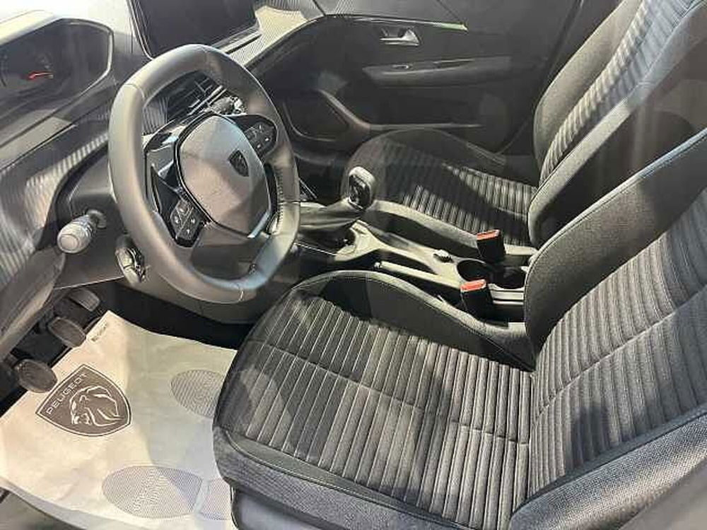 Peugeot 208 nuova a Venezia (14)