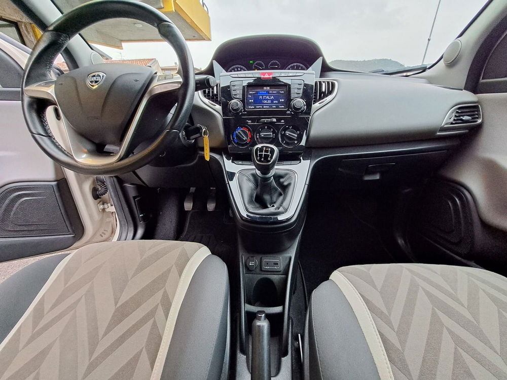 Lancia Ypsilon usata a Brescia (6)