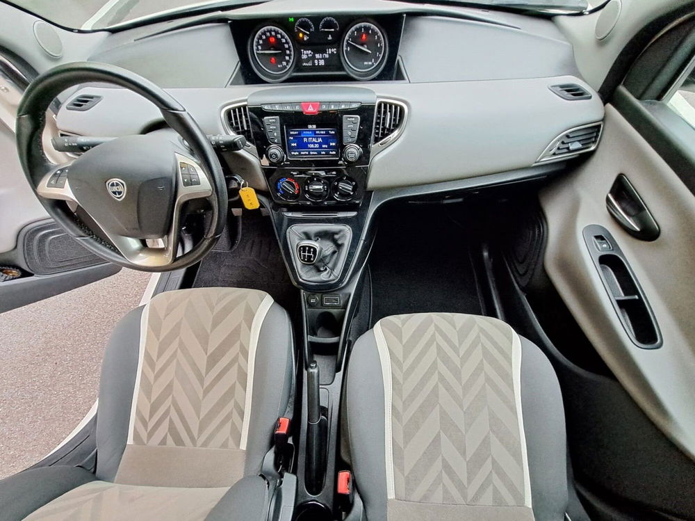 Lancia Ypsilon usata a Brescia (7)