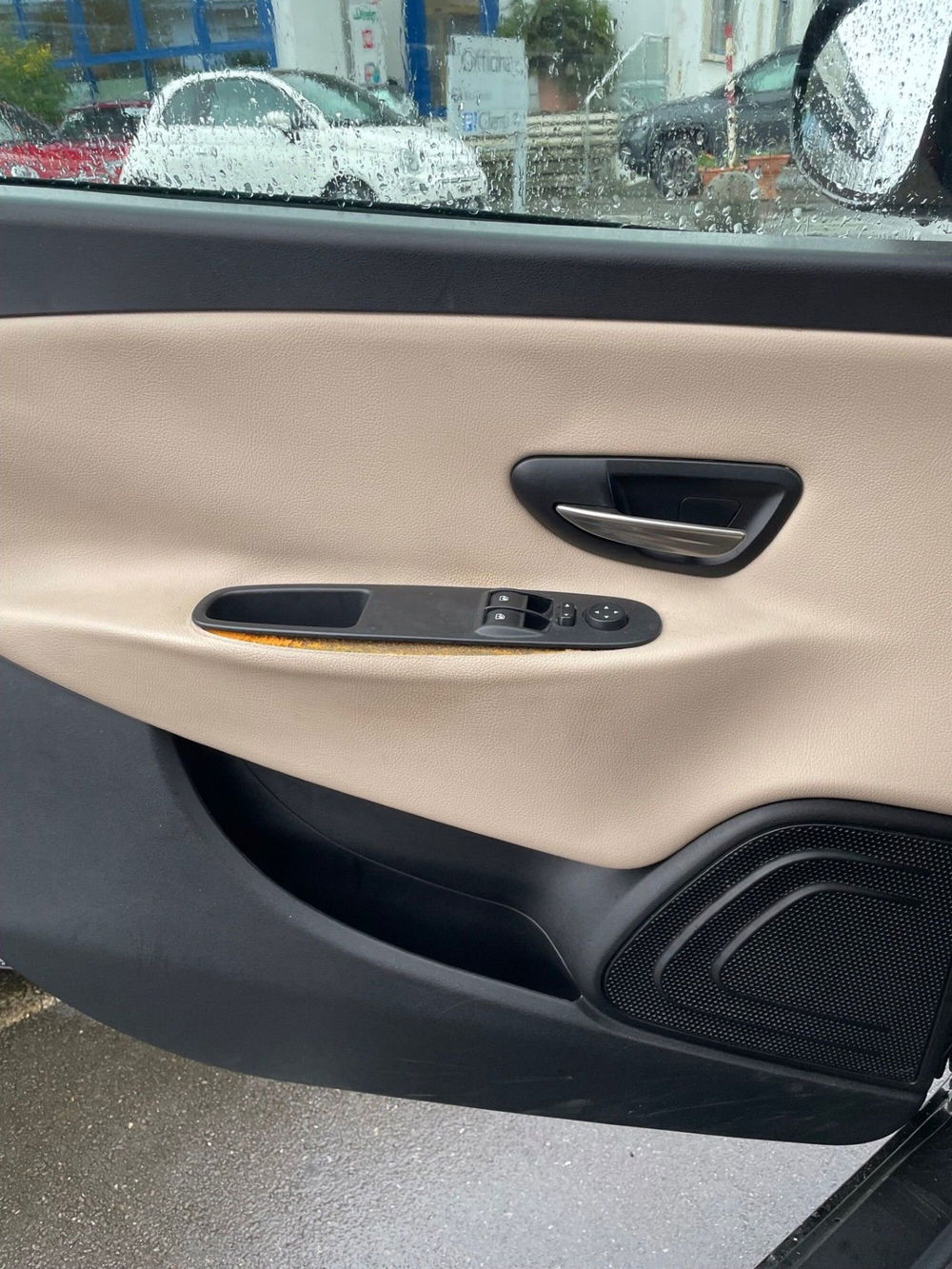 Lancia Ypsilon usata a Lucca (6)