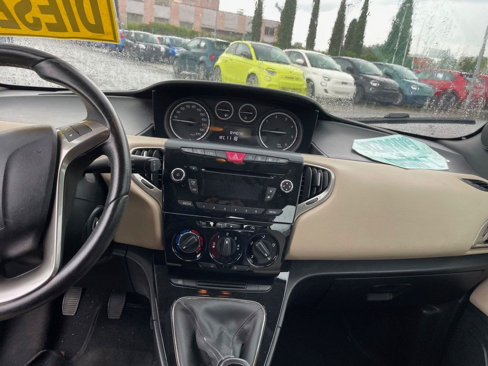 Lancia Ypsilon usata a Lucca (7)