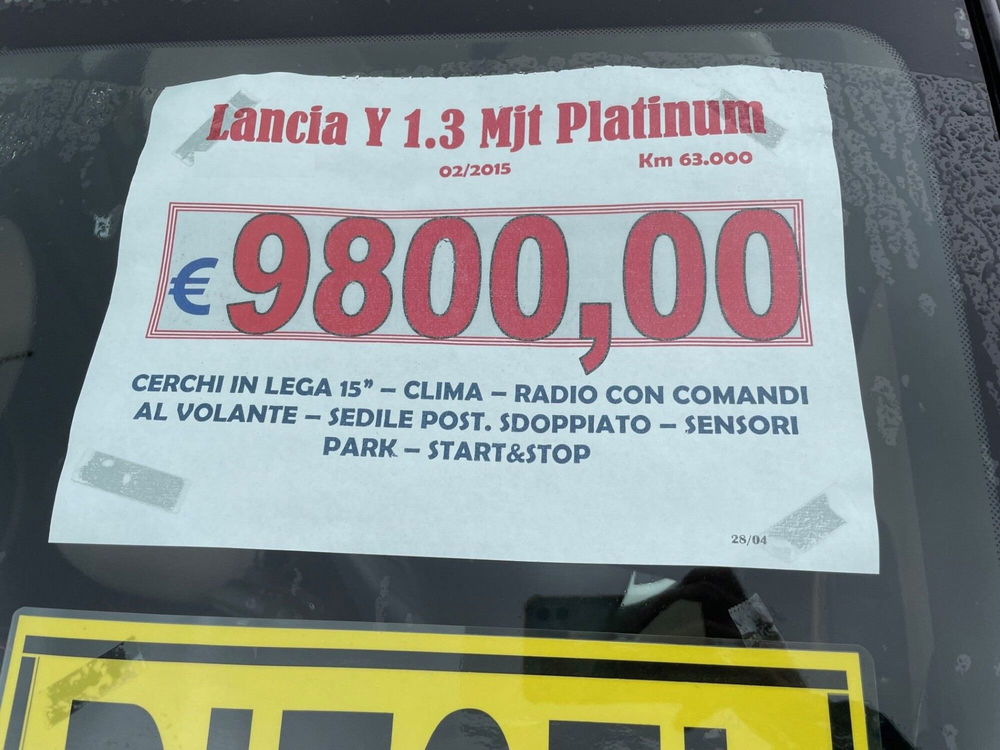 Lancia Ypsilon usata a Lucca (9)