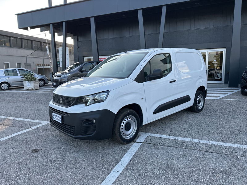 Peugeot Partner Furgone BlueHDi 100 S&amp;S PC Furgone Premium  del 2019 usata a Bassano del Grappa