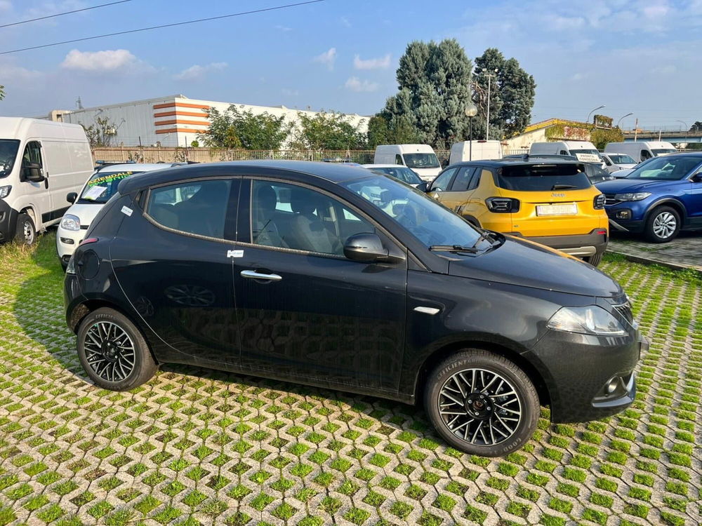 Lancia Ypsilon nuova a Milano (5)