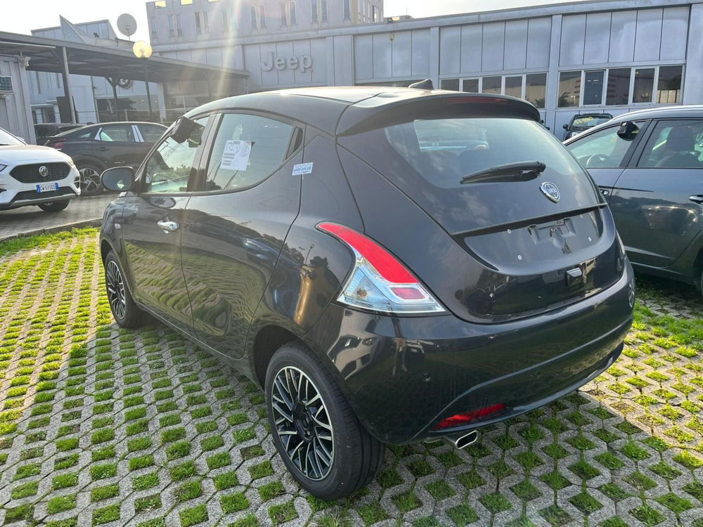 Lancia Ypsilon nuova a Milano (6)