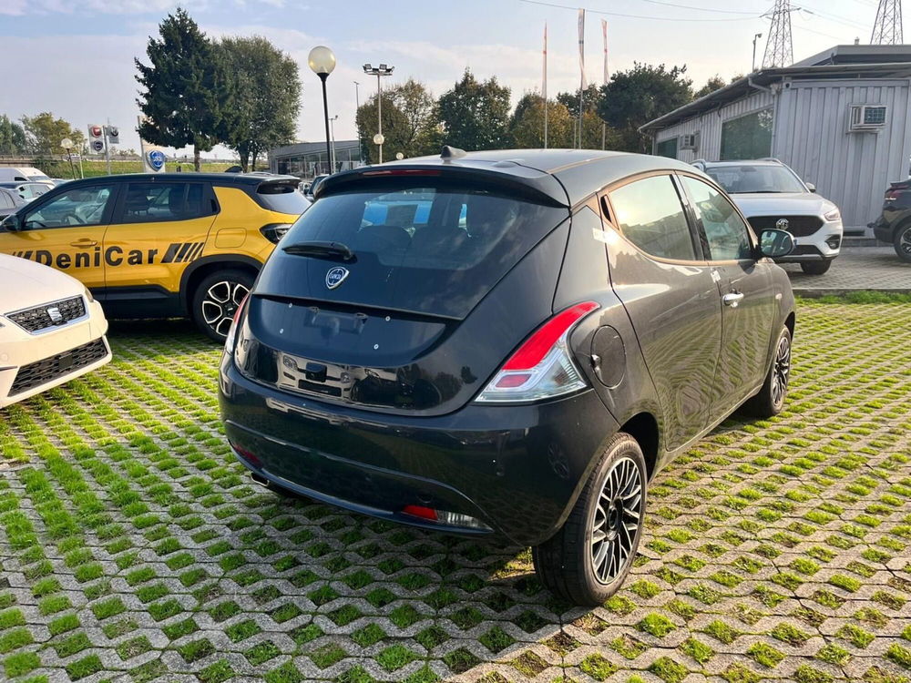 Lancia Ypsilon nuova a Milano (7)