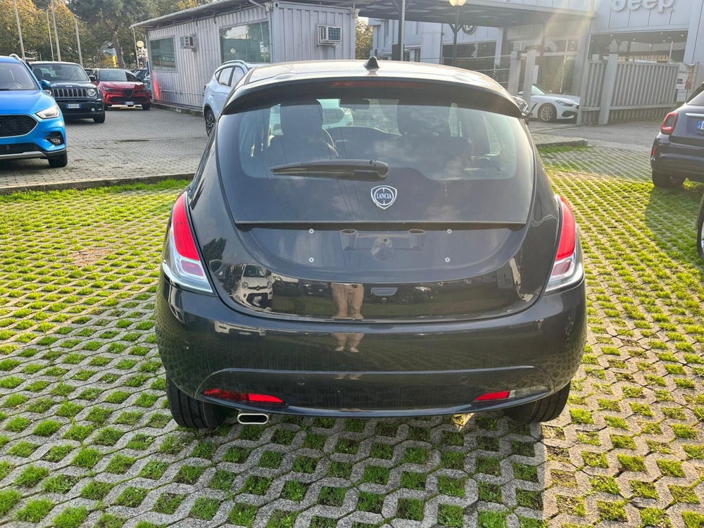 Lancia Ypsilon nuova a Milano (8)