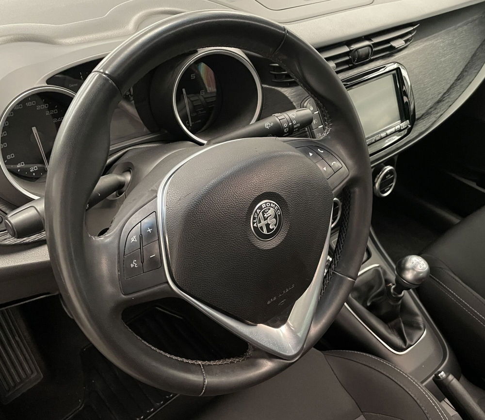 Alfa Romeo Giulietta usata a Novara (18)