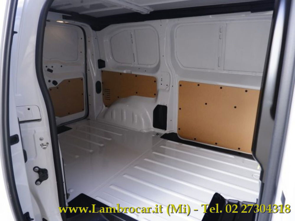 Opel Vivaro Furgone nuova a Milano (14)