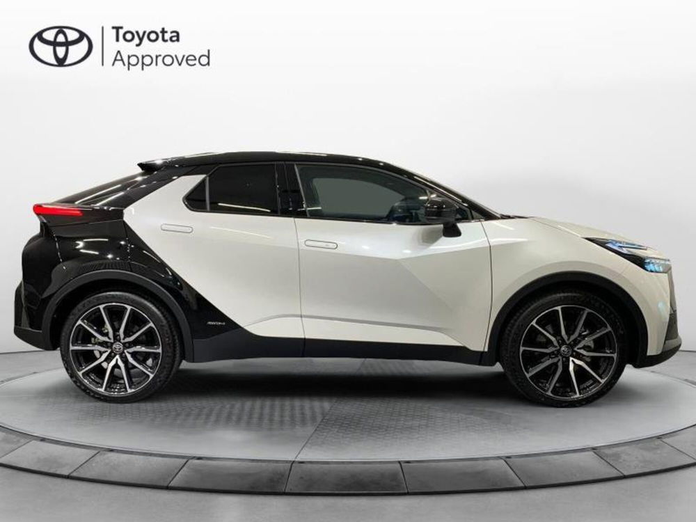 Toyota Toyota C-HR nuova a Perugia (13)