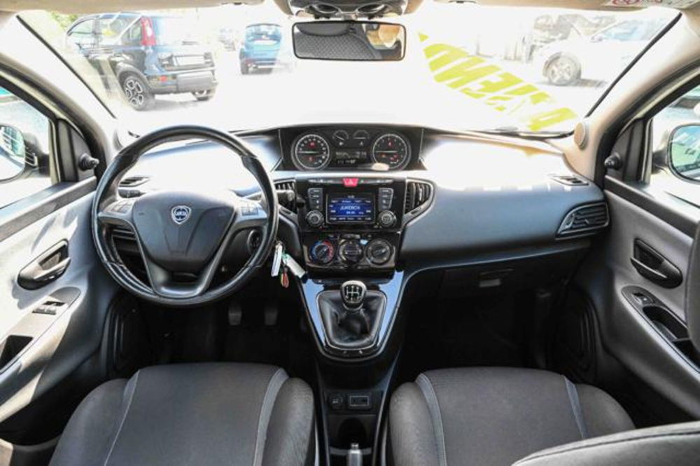 Lancia Ypsilon usata a Torino (11)