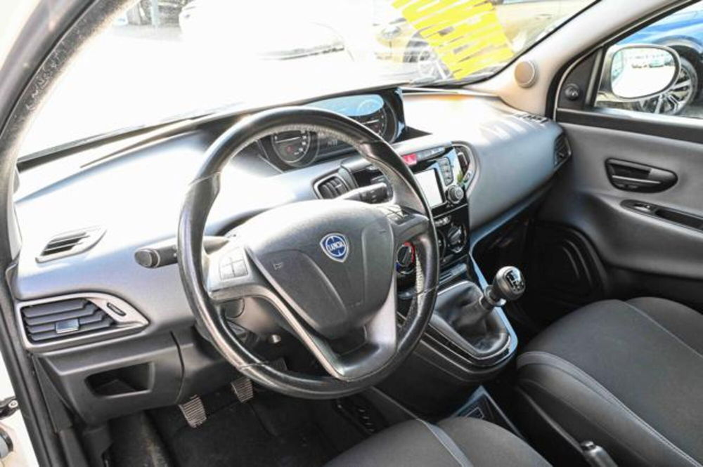 Lancia Ypsilon usata a Torino (12)