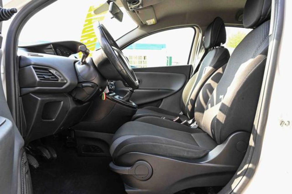 Lancia Ypsilon usata a Torino (13)