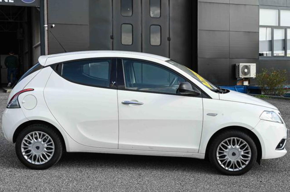 Lancia Ypsilon usata a Torino (4)