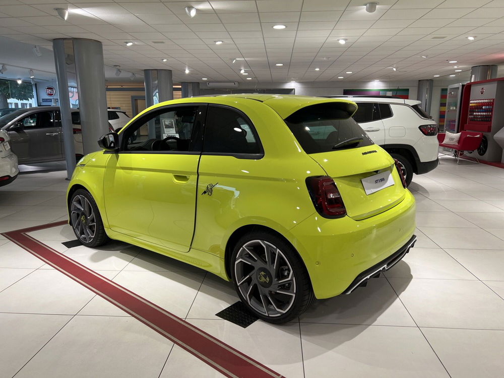 Abarth 500e Cabrio nuova a Pisa (7)