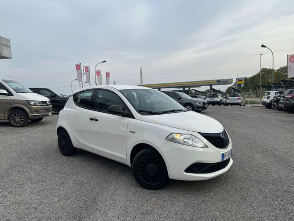 Lancia Ypsilon usata a Pordenone