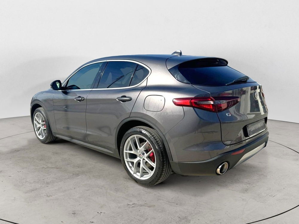 Alfa Romeo Stelvio usata a Bari (2)