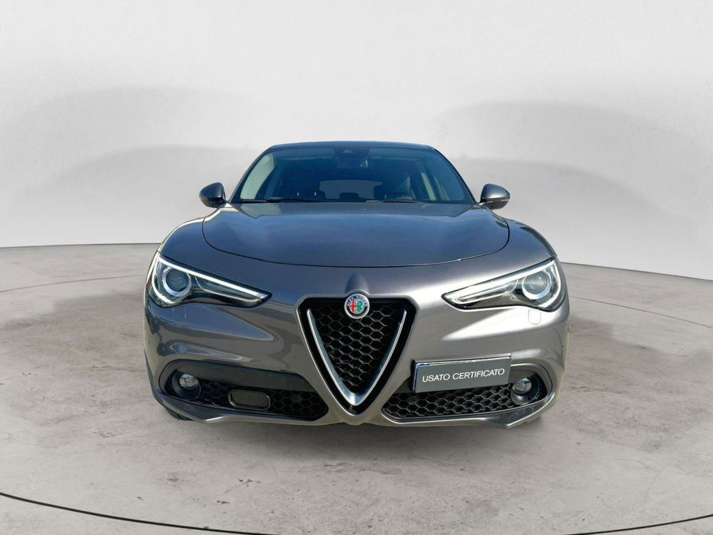 Alfa Romeo Stelvio usata a Bari (3)